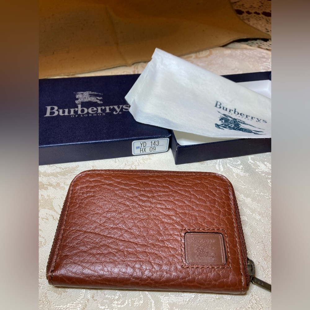 Burberry Chestnut Leather, cardholder Wallet, box and cloth included, unisex